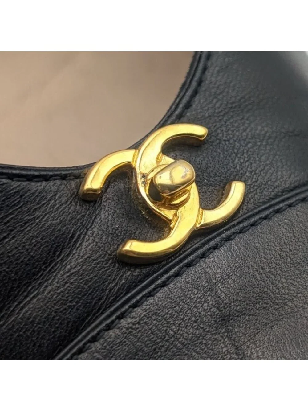 Chanel CC Logo Turnlock Pumps Black Leather Heels Shoes